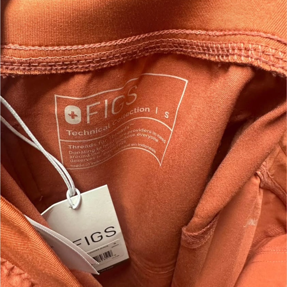 Figs Women's spiced cider Jogger Scrub Set - Spiced cider size small and XS - Picture 8 of 10